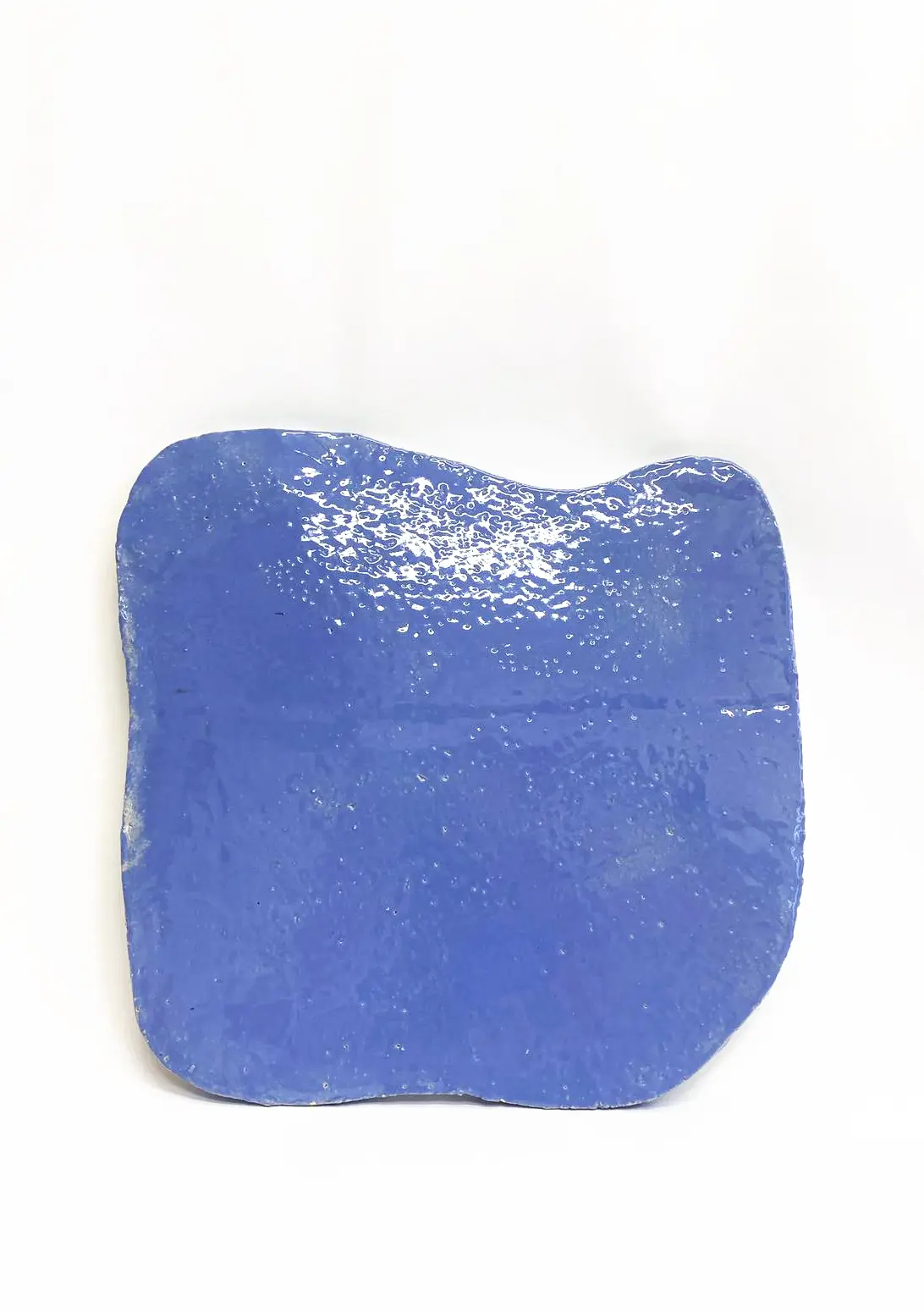 Keramik #18 – Hanna Maxi Schumacher | Handgefertigte Keramik Düsseldorf Keramik #18 von Hanna Maxi Schumacher – Graublau, 52 × 50 × 1,5 cm | Künstlerin Malerin Düsseldorf NRW Germany | Ceramic Art 2025